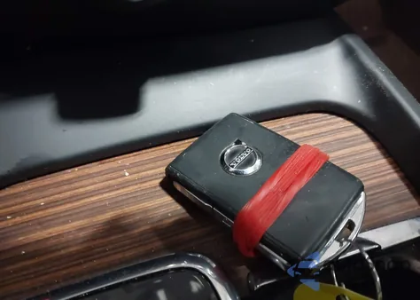 2024 Volvo S60 B5 Plus Dark Theme z USA, uszkodzony, nr VIN 7JRL12FL8RG303217